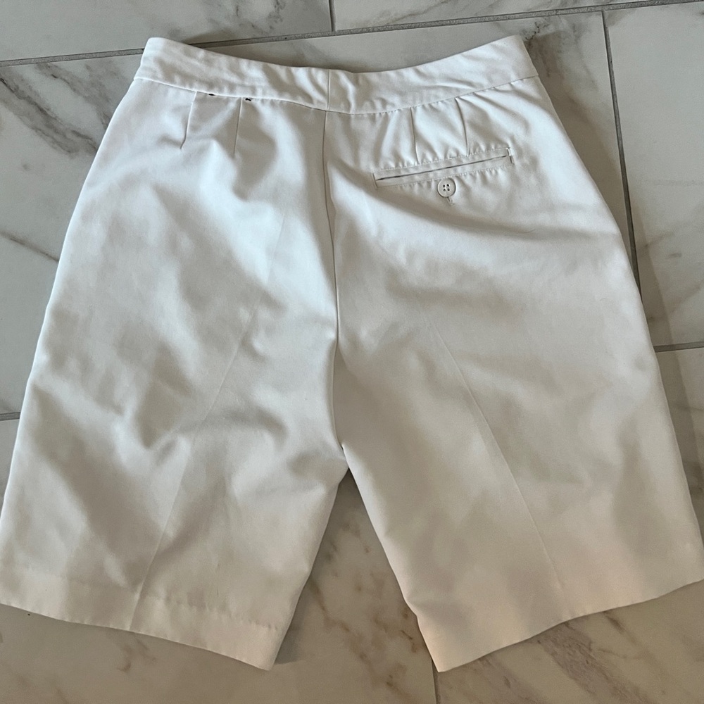 Izzy’s Women's White Shorts sz 2 - Picture 3 of 4